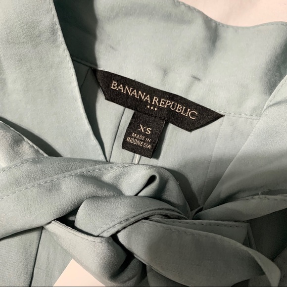 NWT! Banana Republic Sleeveless Tie-Collar Top - Picture 4 of 10